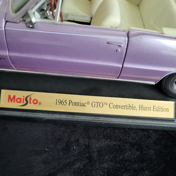 Maisto 1965 Pontiac G.T.O. Die-cast Model Car - Picture 2 of 10